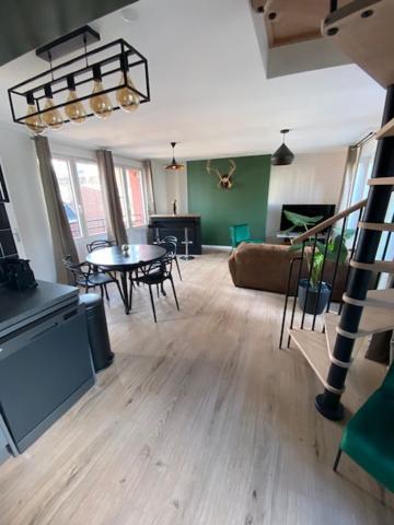 Apartamento Duplex Proche Gare Vue Tour Perret Avec Parking Gratuit Amiens Exterior foto